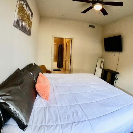 5 Mins To Med Center, Comfy King Beds, Wifi,Gym,Pool Apartman Houston Kültér fotó